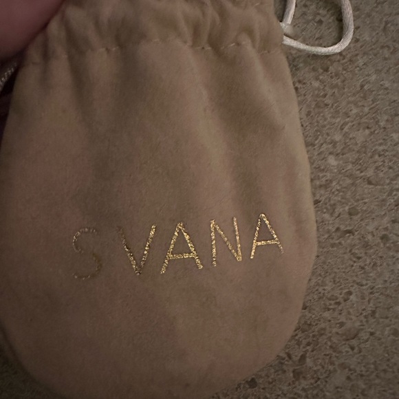 Svanna Pearl post Earrings - Picture 4 of 4